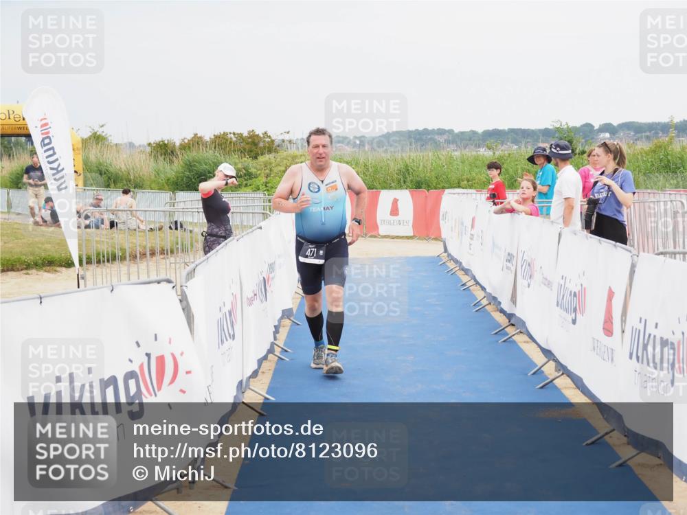 22.06.2025 - Viking Triathlon MichiJ http://msf.ph/oto/8123096 22.06.2025 17:07:36 Ziel 471 meine-sportfotos.de