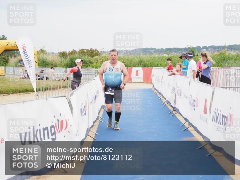 22.06.2025 - Viking Triathlon MichiJ http://msf.ph/oto/8123112 22.06.2025 17:07:37 Ziel 471 meine-sportfotos.de