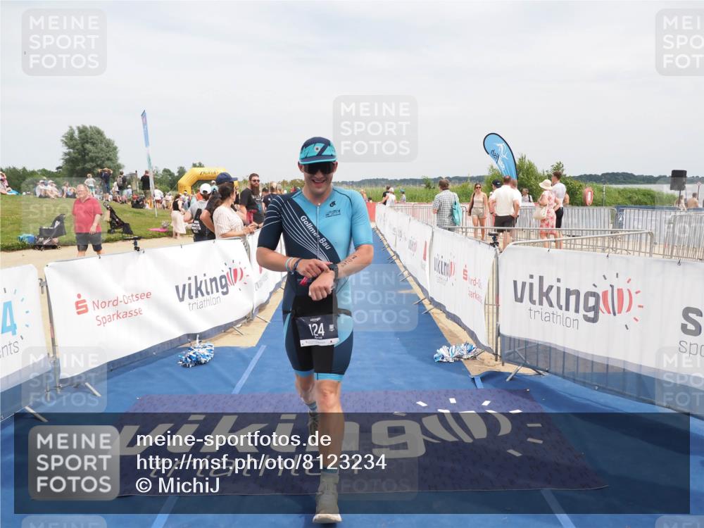 22.06.2025 - Viking Triathlon MichiJ http://msf.ph/oto/8123234 22.06.2025 15:14:21 Ziel 58, 124 meine-sportfotos.de