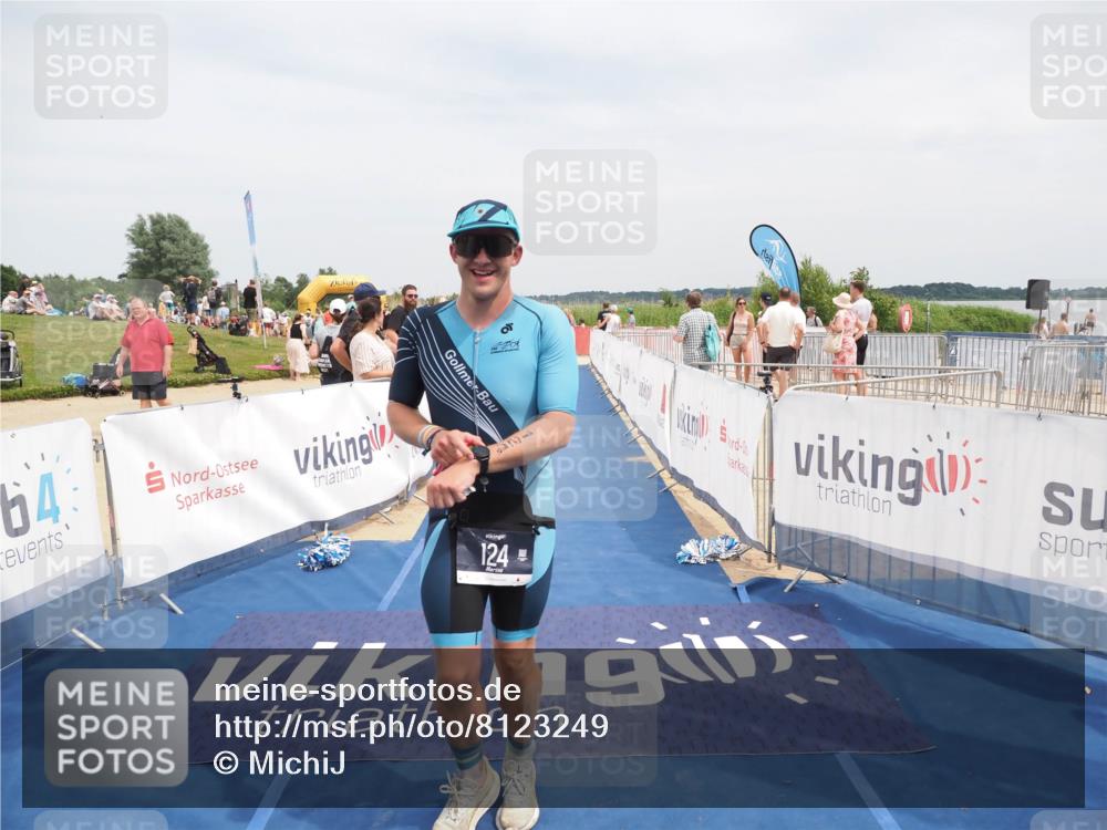 22.06.2025 - Viking Triathlon MichiJ http://msf.ph/oto/8123249 22.06.2025 15:14:21 Ziel 58, 124 meine-sportfotos.de