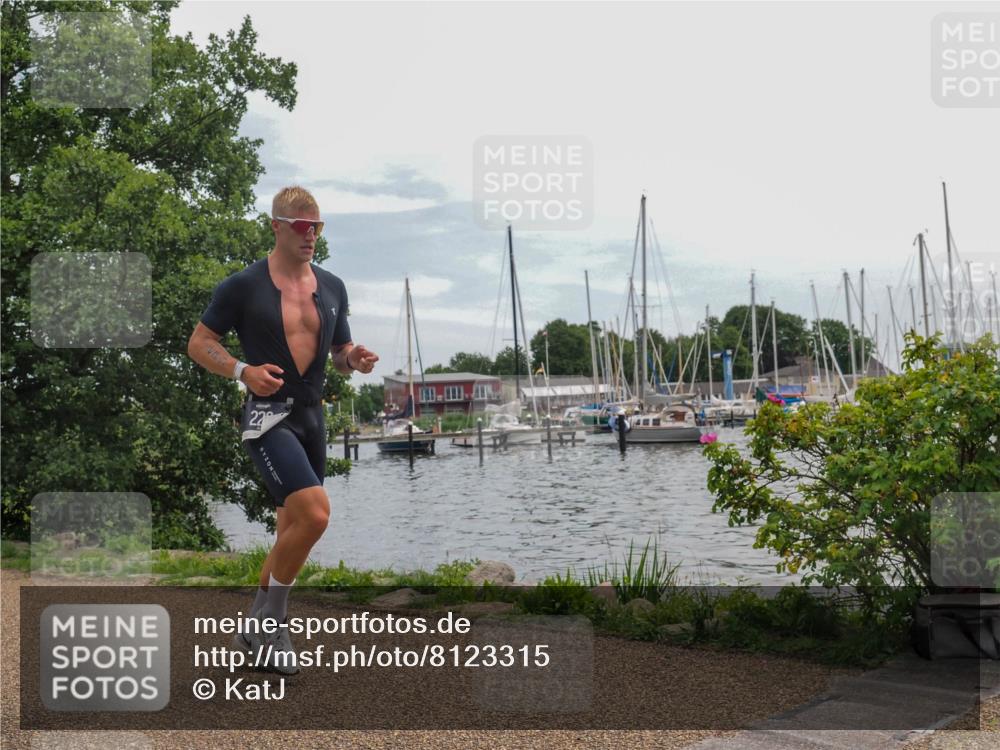 22.06.2025 - Viking Triathlon KatJ http://msf.ph/oto/8123315 22.06.2025 13:37:04 Laufen 229 meine-sportfotos.de