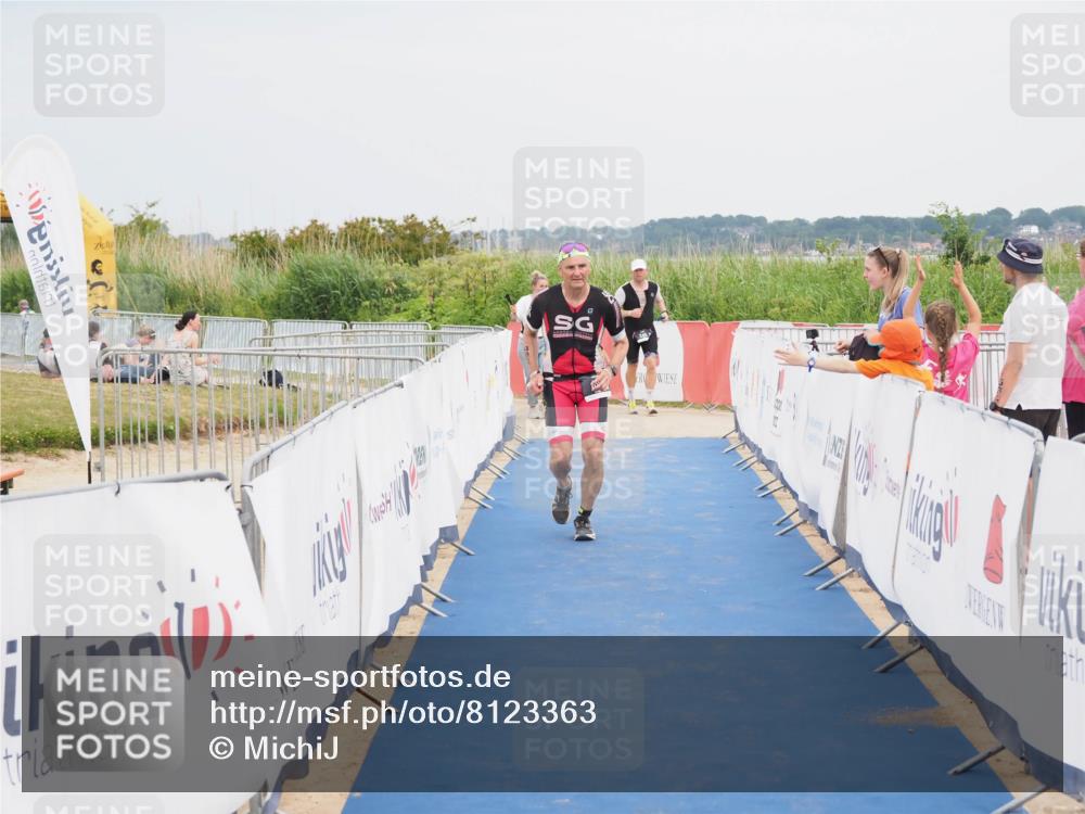 22.06.2025 - Viking Triathlon MichiJ http://msf.ph/oto/8123363 22.06.2025 17:09:37 Ziel 493 meine-sportfotos.de