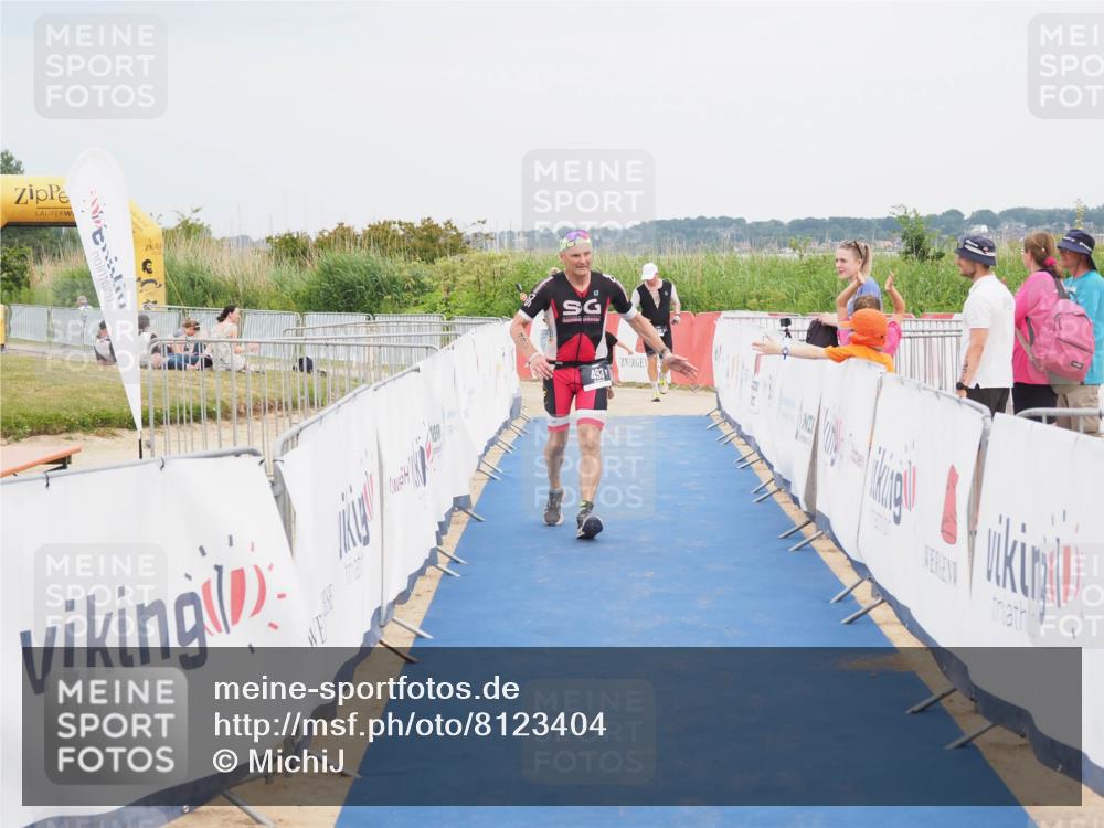 22.06.2025 - Viking Triathlon MichiJ http://msf.ph/oto/8123404 22.06.2025 17:09:38 Ziel 493 meine-sportfotos.de