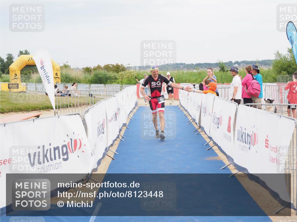 22.06.2025 - Viking Triathlon MichiJ http://msf.ph/oto/8123448 22.06.2025 17:09:39 Ziel 493 meine-sportfotos.de