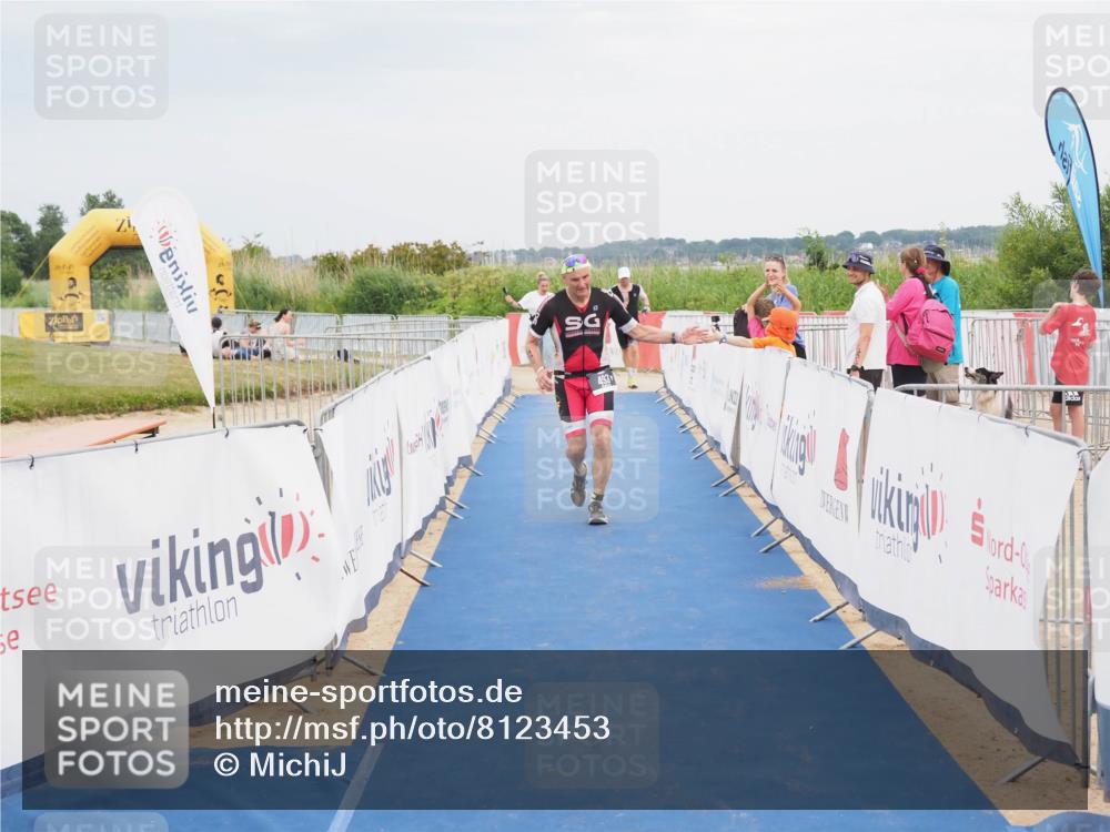 22.06.2025 - Viking Triathlon MichiJ http://msf.ph/oto/8123453 22.06.2025 17:09:39 Ziel 493 meine-sportfotos.de