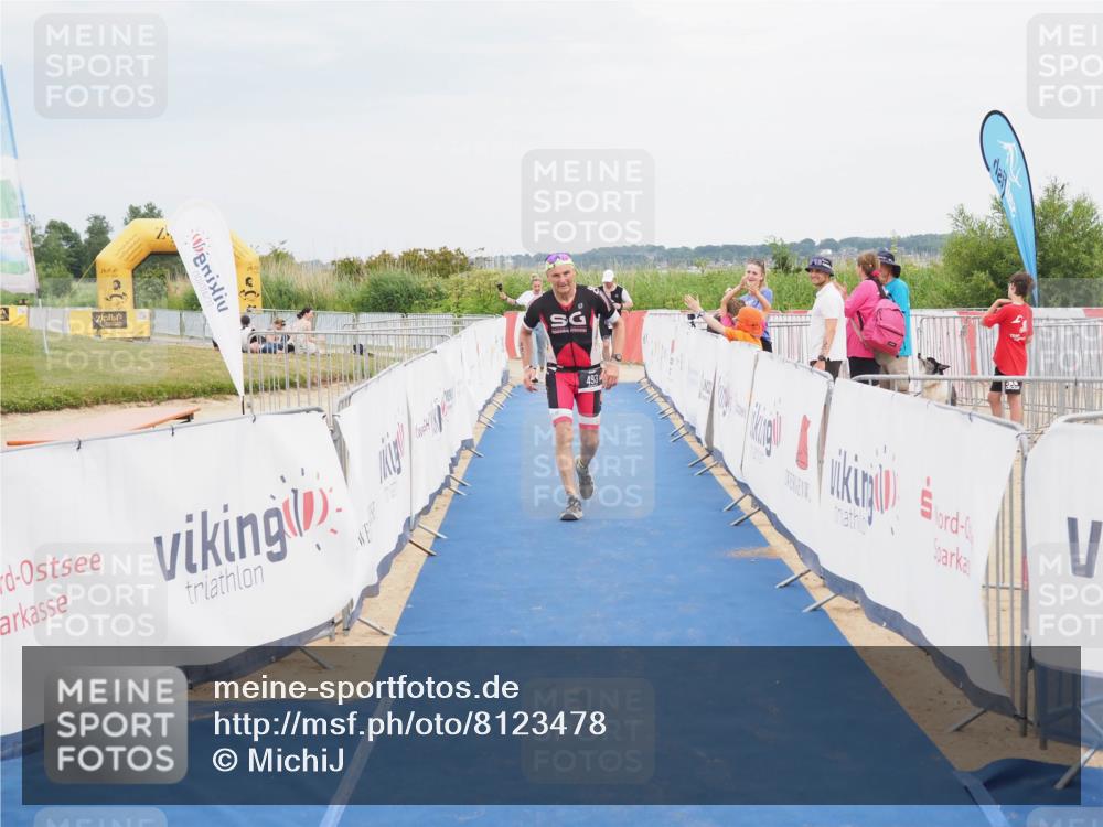 22.06.2025 - Viking Triathlon MichiJ http://msf.ph/oto/8123478 22.06.2025 17:09:39 Ziel 493 meine-sportfotos.de
