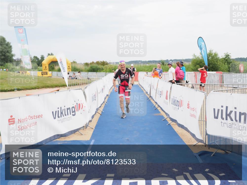 22.06.2025 - Viking Triathlon MichiJ http://msf.ph/oto/8123533 22.06.2025 17:09:40 Ziel 493 meine-sportfotos.de