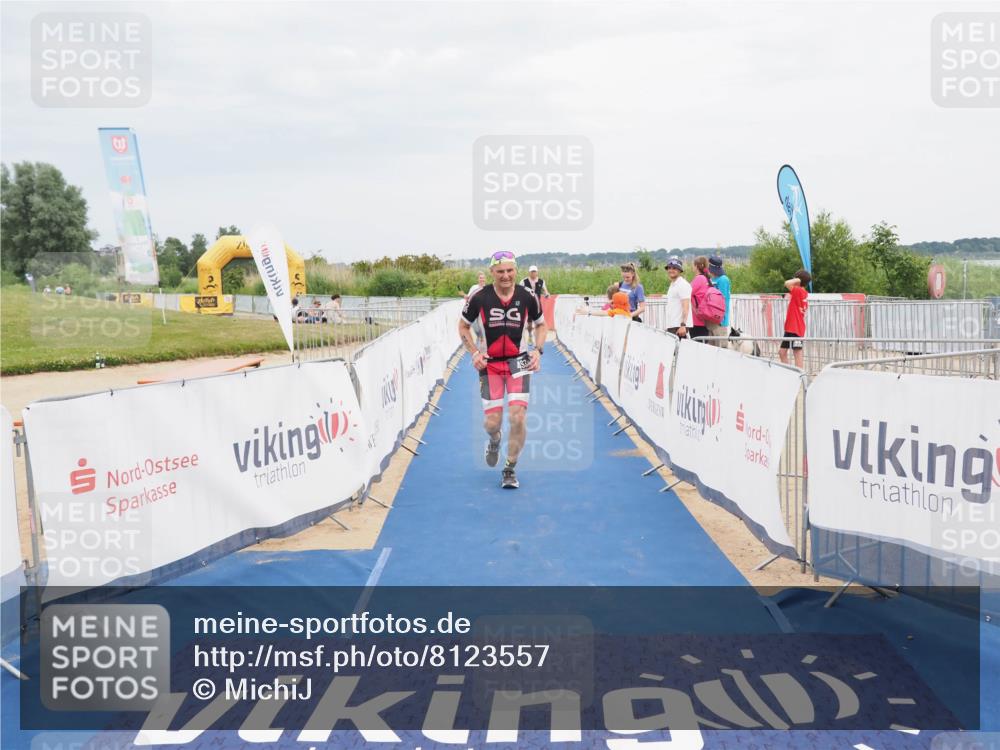 22.06.2025 - Viking Triathlon MichiJ http://msf.ph/oto/8123557 22.06.2025 17:09:40 Ziel 493 meine-sportfotos.de