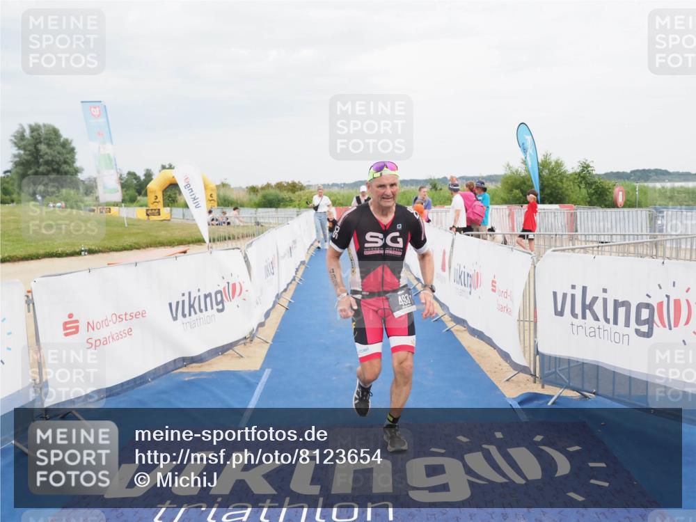 22.06.2025 - Viking Triathlon MichiJ http://msf.ph/oto/8123654 22.06.2025 17:09:42 Ziel 246, 493 meine-sportfotos.de