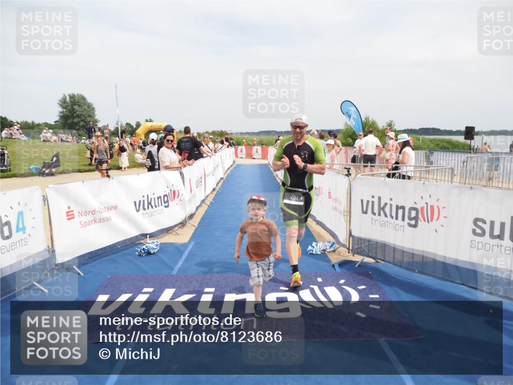 22.06.2025 - Viking Triathlon MichiJ http://msf.ph/oto/8123686 22.06.2025 15:14:33 Ziel 281 meine-sportfotos.de
