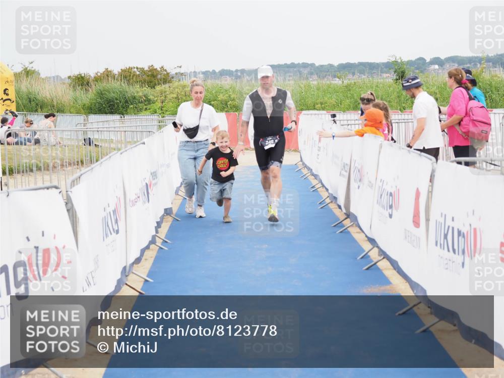 22.06.2025 - Viking Triathlon MichiJ http://msf.ph/oto/8123778 22.06.2025 17:09:44 Ziel 246, 493 meine-sportfotos.de