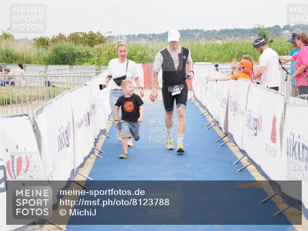 22.06.2025 - Viking Triathlon MichiJ http://msf.ph/oto/8123788 22.06.2025 17:09:45 Ziel 246, 493 meine-sportfotos.de