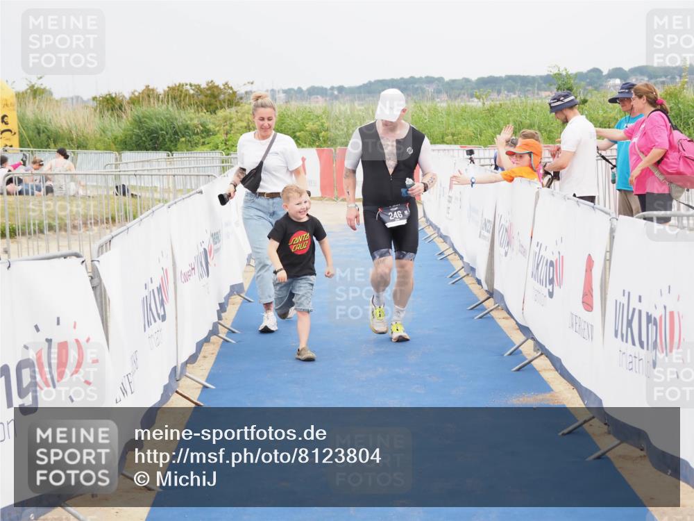 22.06.2025 - Viking Triathlon MichiJ http://msf.ph/oto/8123804 22.06.2025 17:09:45 Ziel 246, 493 meine-sportfotos.de
