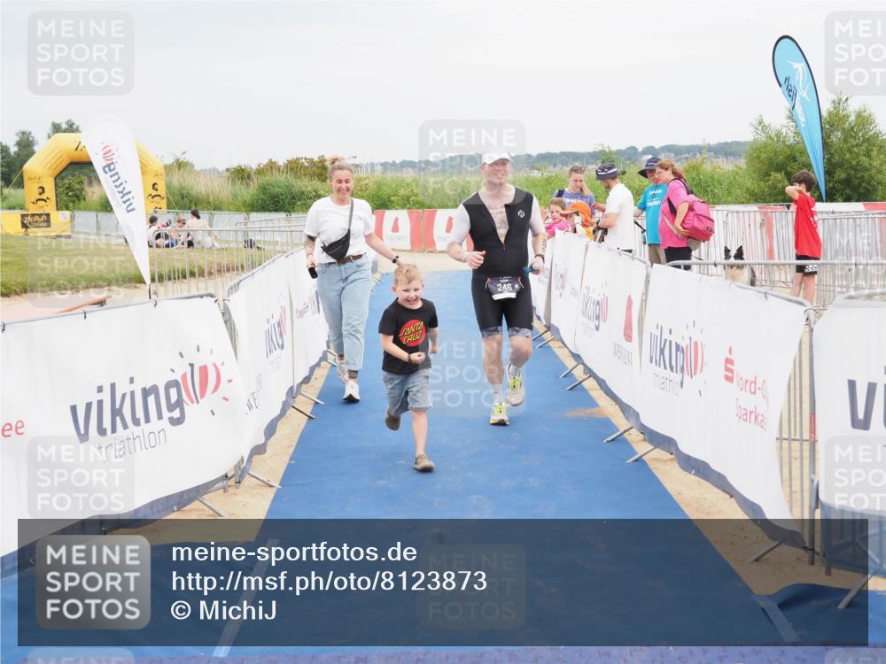 22.06.2025 - Viking Triathlon MichiJ http://msf.ph/oto/8123873 22.06.2025 17:09:46 Ziel 246, 493 meine-sportfotos.de