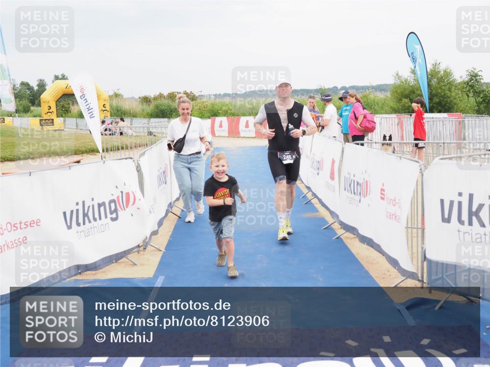 22.06.2025 - Viking Triathlon MichiJ http://msf.ph/oto/8123906 22.06.2025 17:09:47 Ziel 246, 493 meine-sportfotos.de