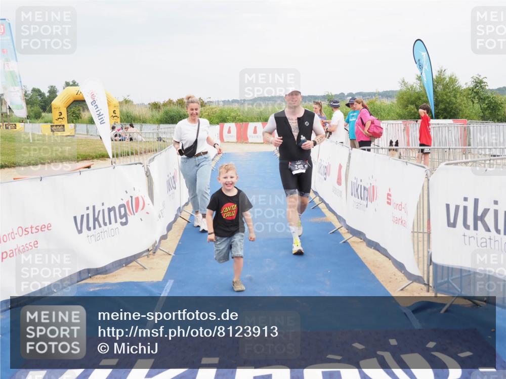 22.06.2025 - Viking Triathlon MichiJ http://msf.ph/oto/8123913 22.06.2025 17:09:47 Ziel 246, 493 meine-sportfotos.de