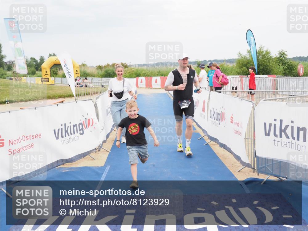22.06.2025 - Viking Triathlon MichiJ http://msf.ph/oto/8123929 22.06.2025 17:09:47 Ziel 246, 493 meine-sportfotos.de
