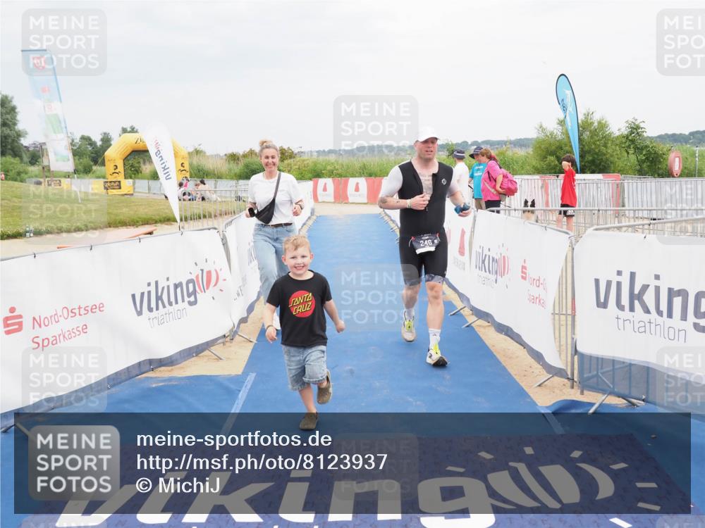 22.06.2025 - Viking Triathlon MichiJ http://msf.ph/oto/8123937 22.06.2025 17:09:47 Ziel 246, 493 meine-sportfotos.de