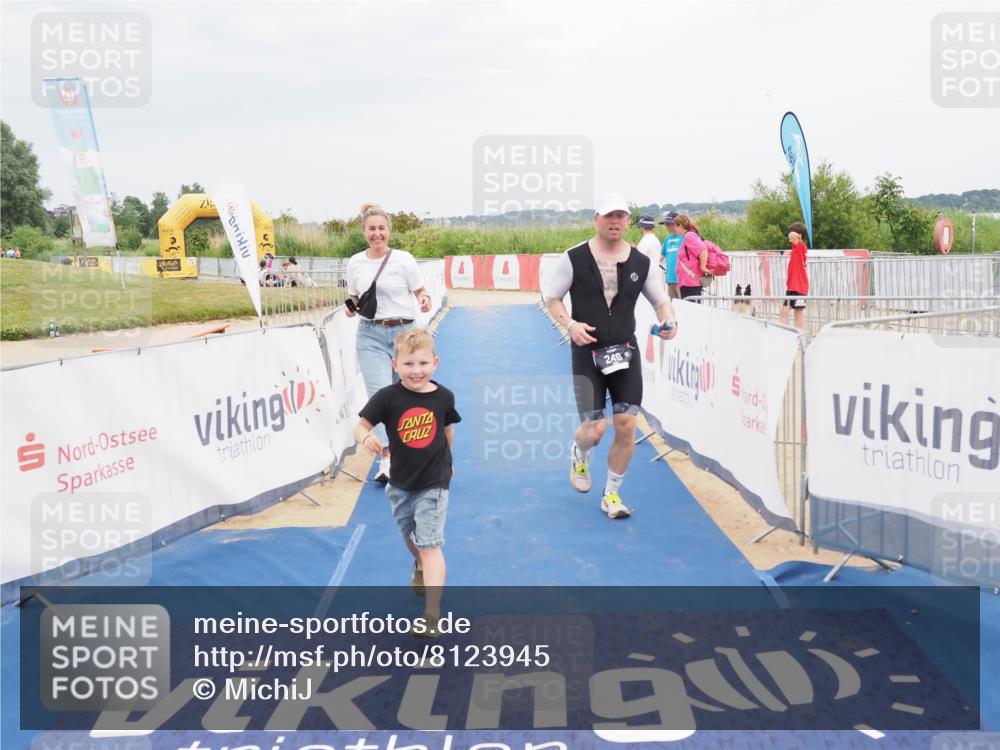22.06.2025 - Viking Triathlon MichiJ http://msf.ph/oto/8123945 22.06.2025 17:09:47 Ziel 246, 493 meine-sportfotos.de