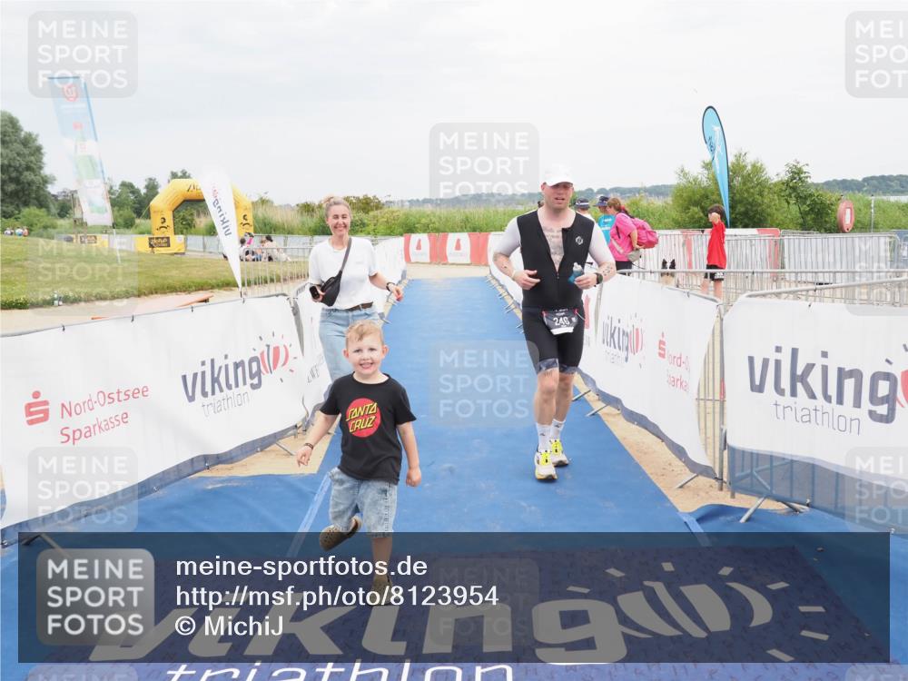 22.06.2025 - Viking Triathlon MichiJ http://msf.ph/oto/8123954 22.06.2025 17:09:47 Ziel 246, 493 meine-sportfotos.de