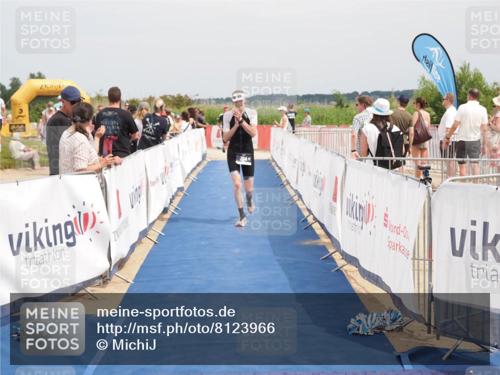 22.06.2025 - Viking Triathlon MichiJ http://msf.ph/oto/8123966 22.06.2025 15:14:53 Ziel 264, 377 meine-sportfotos.de