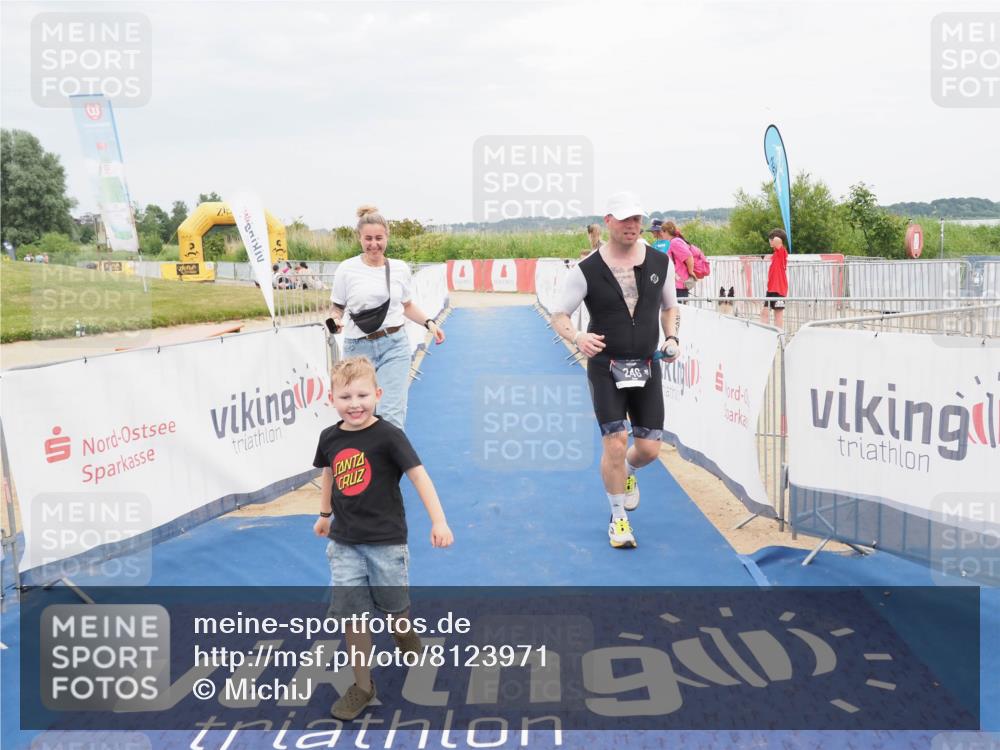 22.06.2025 - Viking Triathlon MichiJ http://msf.ph/oto/8123971 22.06.2025 17:09:48 Ziel 246 meine-sportfotos.de