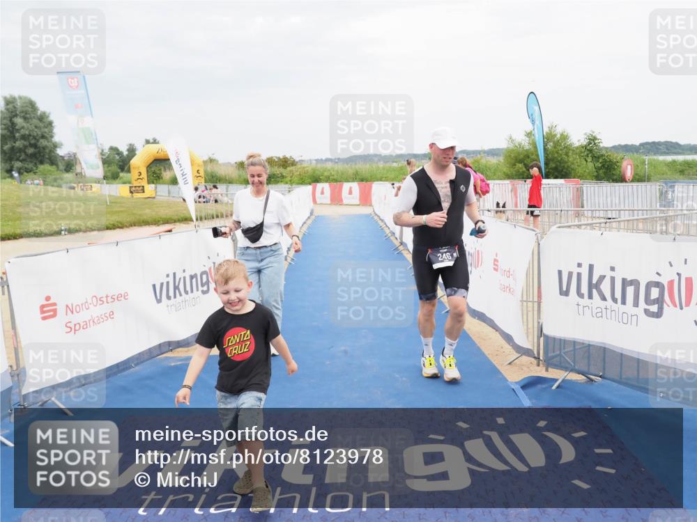 22.06.2025 - Viking Triathlon MichiJ http://msf.ph/oto/8123978 22.06.2025 17:09:48 Ziel 246 meine-sportfotos.de