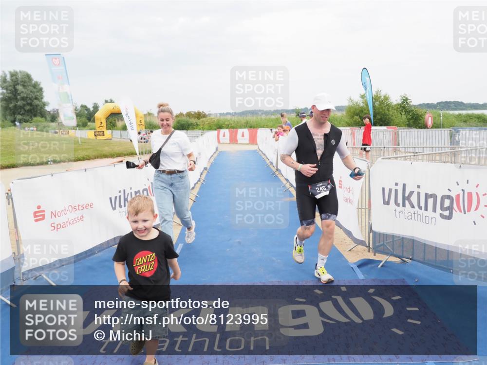 22.06.2025 - Viking Triathlon MichiJ http://msf.ph/oto/8123995 22.06.2025 17:09:48 Ziel 246 meine-sportfotos.de