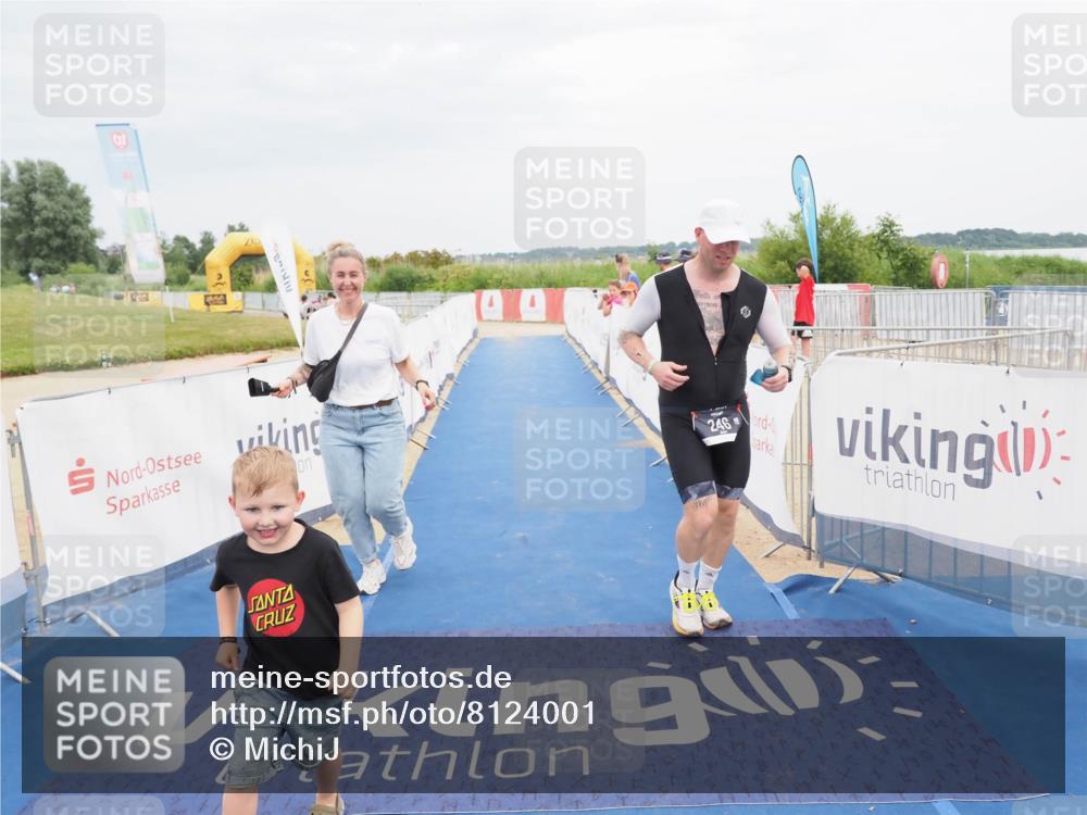 22.06.2025 - Viking Triathlon MichiJ http://msf.ph/oto/8124001 22.06.2025 17:09:48 Ziel 246 meine-sportfotos.de