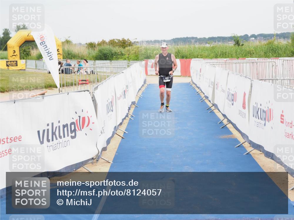 22.06.2025 - Viking Triathlon MichiJ http://msf.ph/oto/8124057 22.06.2025 17:18:01 Ziel 447 meine-sportfotos.de