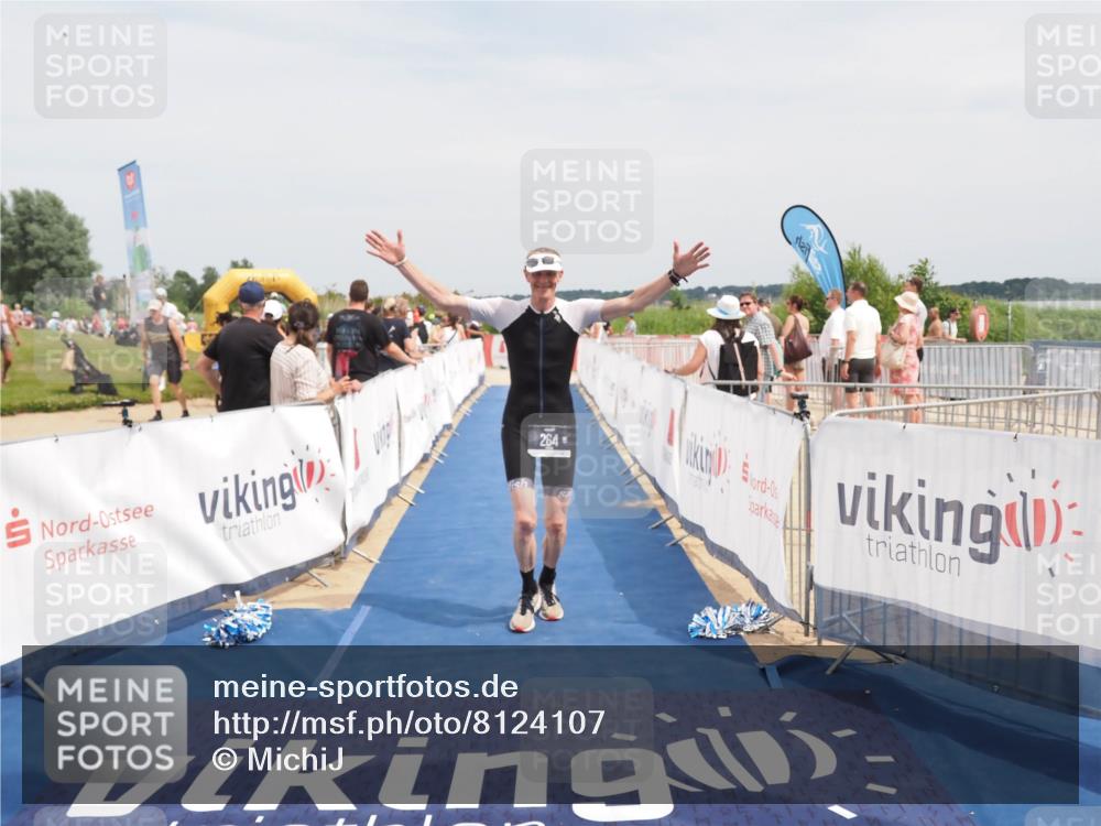 22.06.2025 - Viking Triathlon MichiJ http://msf.ph/oto/8124107 22.06.2025 15:14:55 Ziel 264, 377 meine-sportfotos.de
