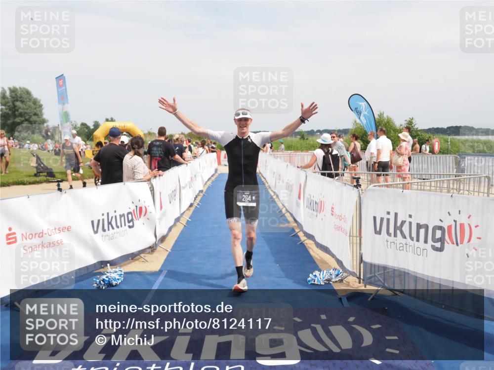 22.06.2025 - Viking Triathlon MichiJ http://msf.ph/oto/8124117 22.06.2025 15:14:55 Ziel 264, 377 meine-sportfotos.de