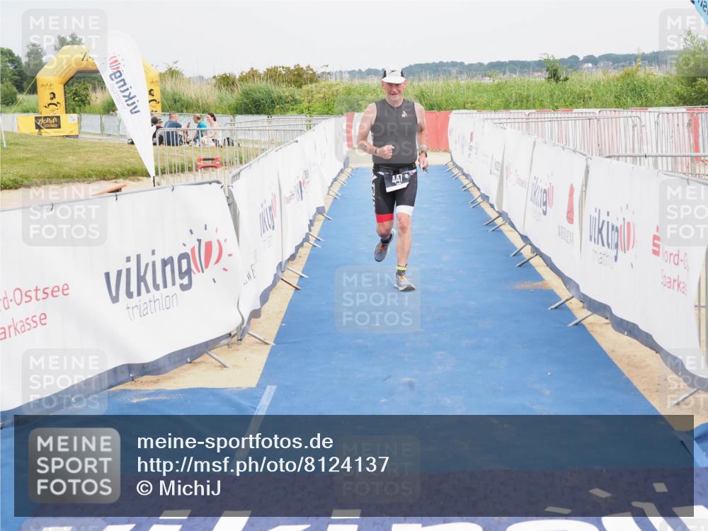 22.06.2025 - Viking Triathlon MichiJ http://msf.ph/oto/8124137 22.06.2025 17:18:02 Ziel 447 meine-sportfotos.de