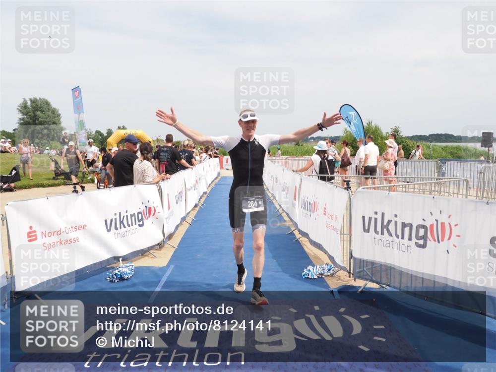 22.06.2025 - Viking Triathlon MichiJ http://msf.ph/oto/8124141 22.06.2025 15:14:55 Ziel 264, 377 meine-sportfotos.de