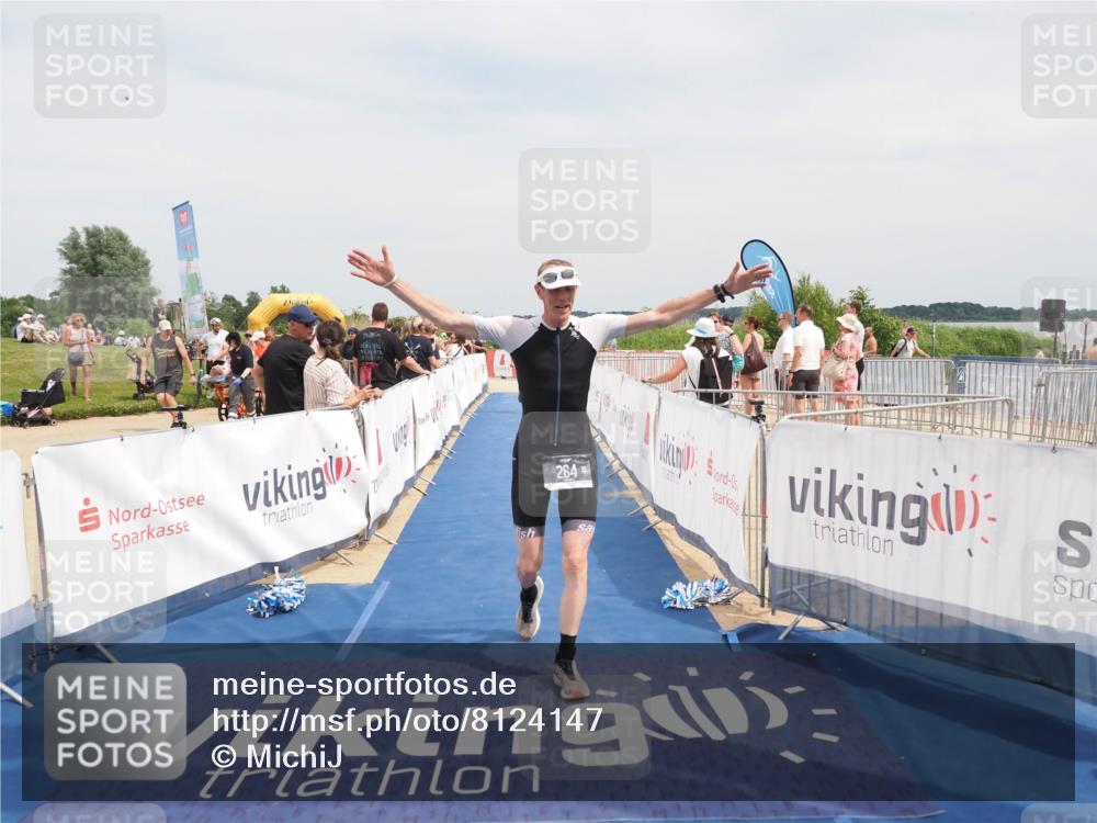 22.06.2025 - Viking Triathlon MichiJ http://msf.ph/oto/8124147 22.06.2025 15:14:55 Ziel 264, 377 meine-sportfotos.de