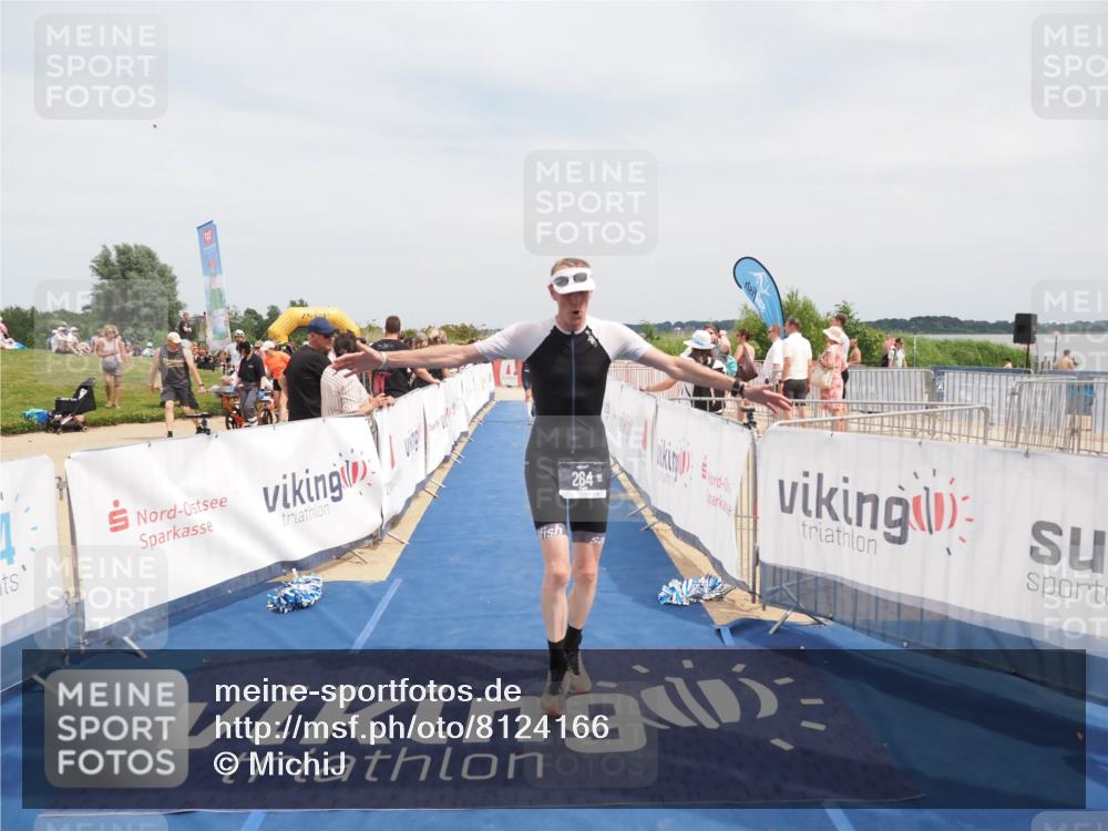 22.06.2025 - Viking Triathlon MichiJ http://msf.ph/oto/8124166 22.06.2025 15:14:56 Ziel 264, 377 meine-sportfotos.de