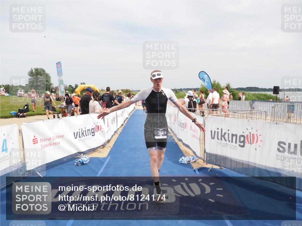 22.06.2025 - Viking Triathlon MichiJ http://msf.ph/oto/8124174 22.06.2025 15:14:56 Ziel 264, 377 meine-sportfotos.de