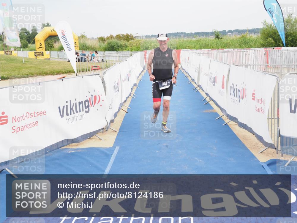 22.06.2025 - Viking Triathlon MichiJ http://msf.ph/oto/8124186 22.06.2025 17:18:03 Ziel 447 meine-sportfotos.de
