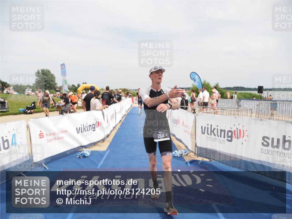 22.06.2025 - Viking Triathlon MichiJ http://msf.ph/oto/8124205 22.06.2025 15:14:56 Ziel 264, 377 meine-sportfotos.de