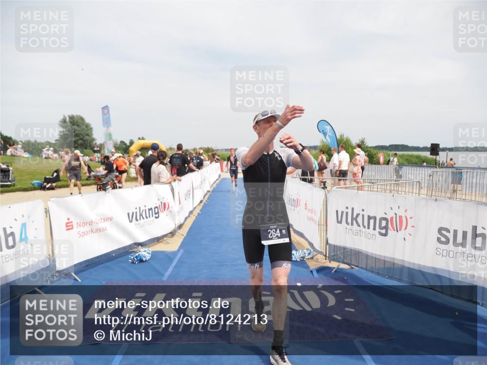 22.06.2025 - Viking Triathlon MichiJ http://msf.ph/oto/8124213 22.06.2025 15:14:56 Ziel 264, 377 meine-sportfotos.de