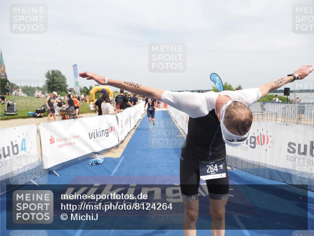22.06.2025 - Viking Triathlon MichiJ http://msf.ph/oto/8124264 22.06.2025 15:14:58 Ziel 264, 377 meine-sportfotos.de