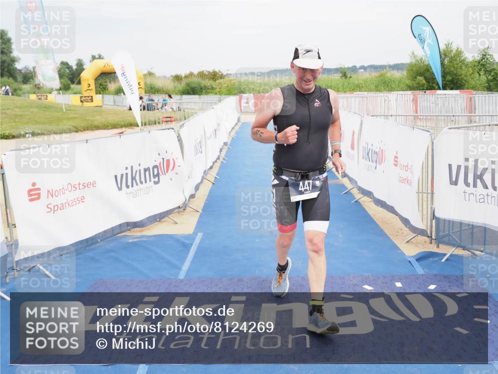 22.06.2025 - Viking Triathlon MichiJ http://msf.ph/oto/8124269 22.06.2025 17:18:04 Ziel 447 meine-sportfotos.de