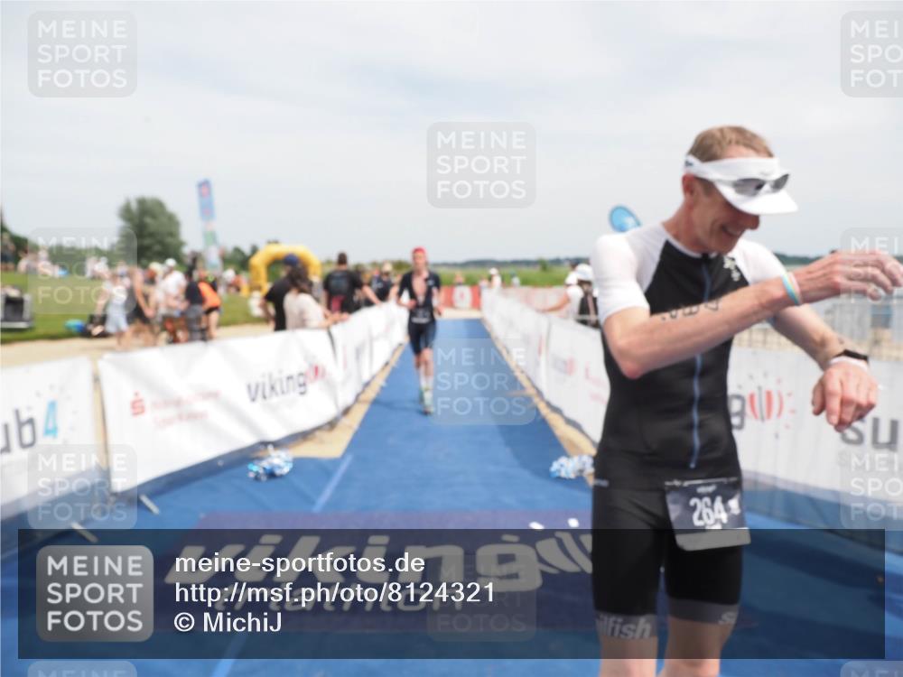 22.06.2025 - Viking Triathlon MichiJ http://msf.ph/oto/8124321 22.06.2025 15:14:59 Ziel 264, 377 meine-sportfotos.de