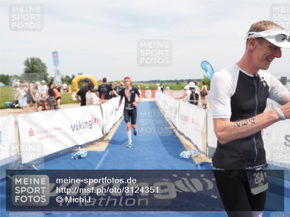 22.06.2025 - Viking Triathlon MichiJ http://msf.ph/oto/8124351 22.06.2025 15:14:59 Ziel 264, 377 meine-sportfotos.de