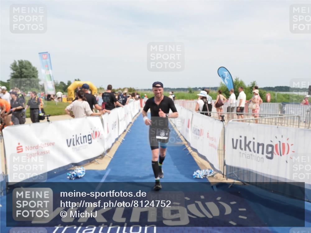 22.06.2025 - Viking Triathlon MichiJ http://msf.ph/oto/8124752 22.06.2025 15:15:14 Ziel 195 meine-sportfotos.de