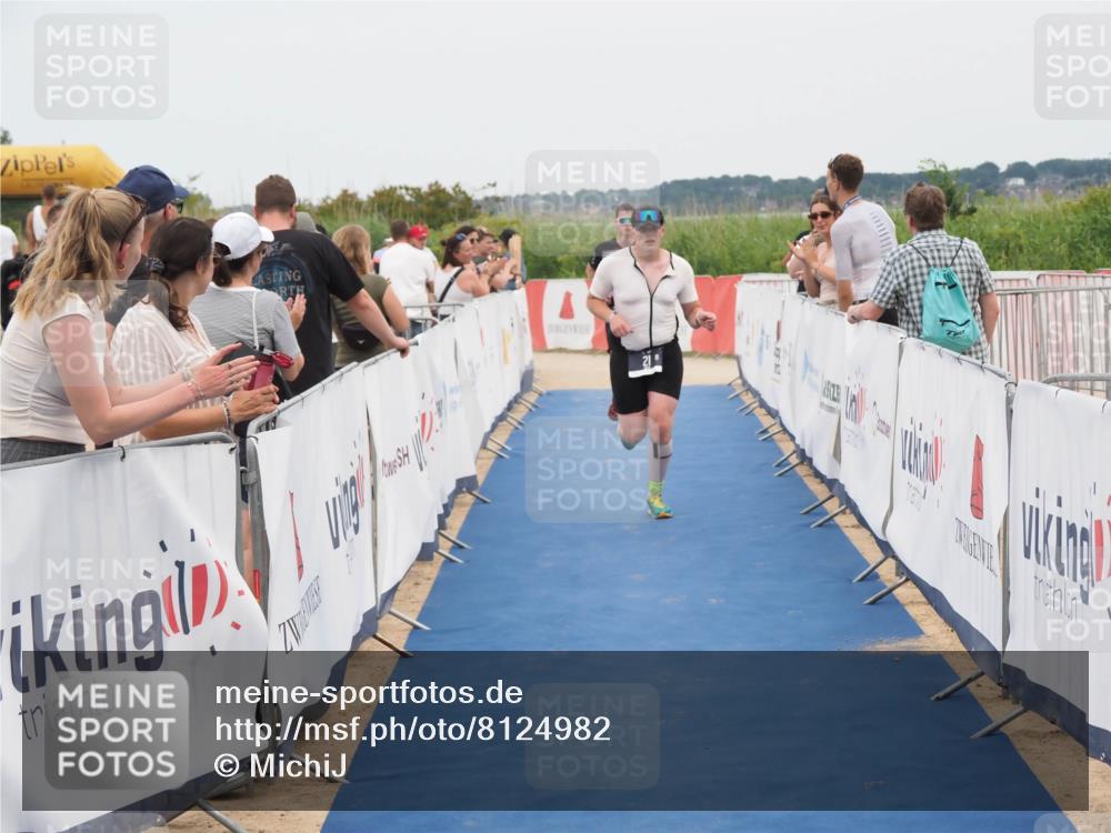 22.06.2025 - Viking Triathlon MichiJ http://msf.ph/oto/8124982 22.06.2025 15:19:35 Ziel 21, 387 meine-sportfotos.de