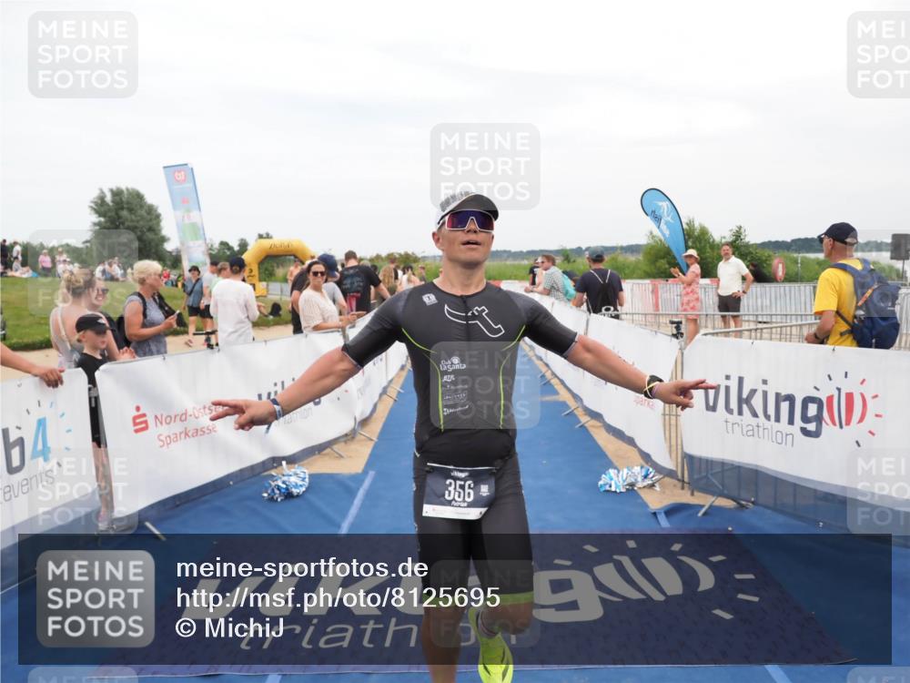 22.06.2025 - Viking Triathlon MichiJ http://msf.ph/oto/8125695 22.06.2025 15:21:02 Ziel 356 meine-sportfotos.de