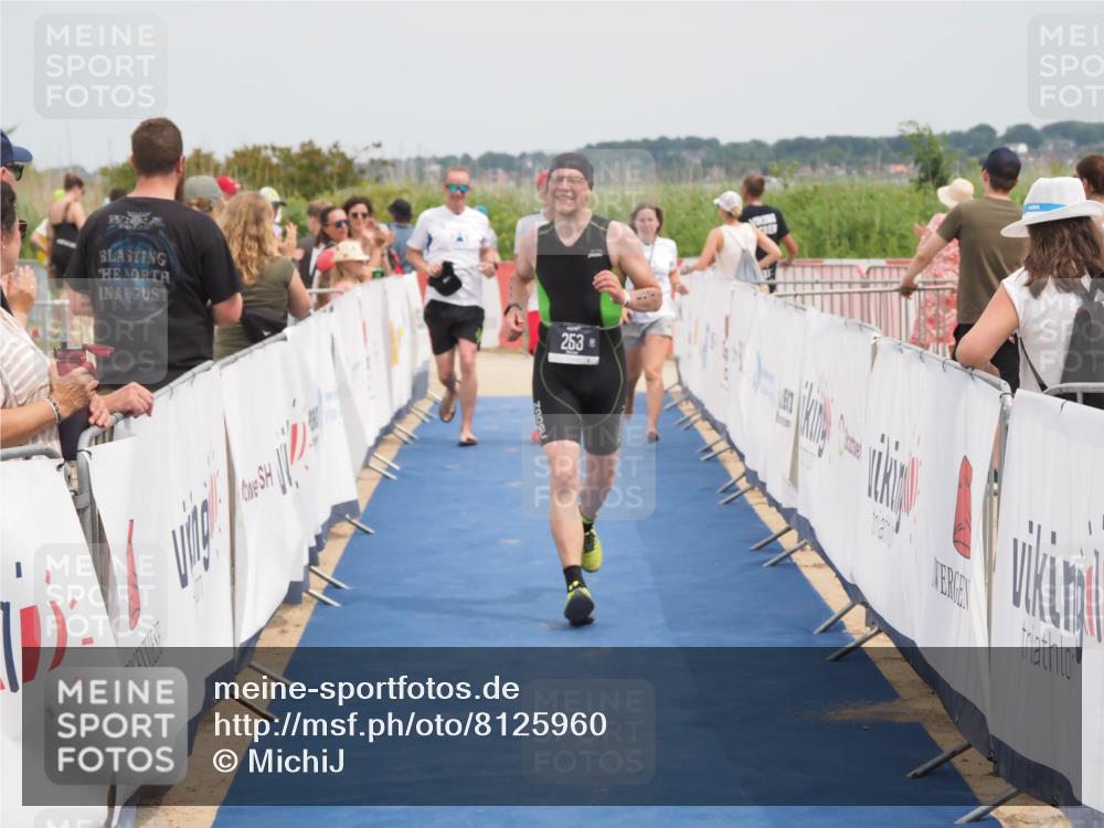 22.06.2025 - Viking Triathlon MichiJ http://msf.ph/oto/8125960 22.06.2025 15:17:10 Ziel 253, 657 meine-sportfotos.de