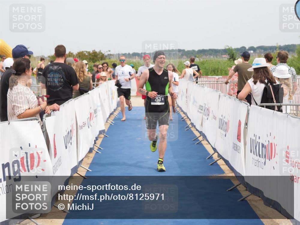22.06.2025 - Viking Triathlon MichiJ http://msf.ph/oto/8125971 22.06.2025 15:17:11 Ziel 253, 657 meine-sportfotos.de