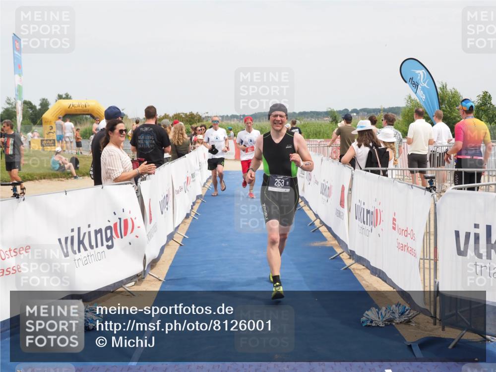 22.06.2025 - Viking Triathlon MichiJ http://msf.ph/oto/8126001 22.06.2025 15:17:12 Ziel 253, 657 meine-sportfotos.de